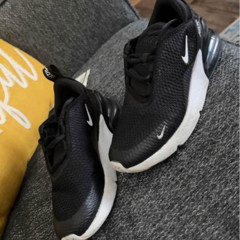 Kids Nike 270s